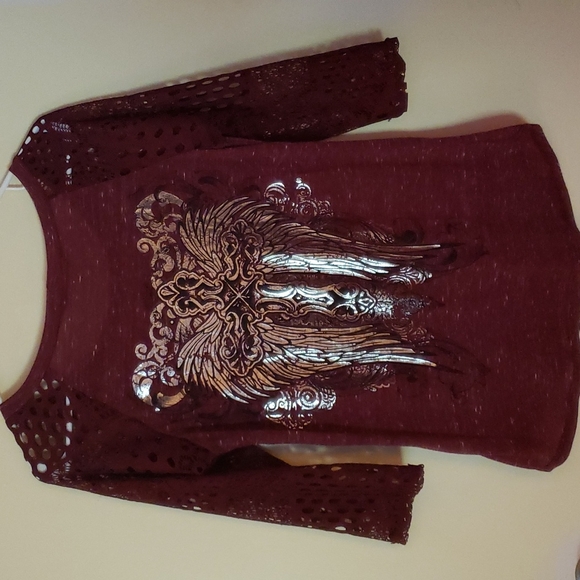 Cute maroon top. Size S by Angeles and Diamonds - Picture 2 of 4
